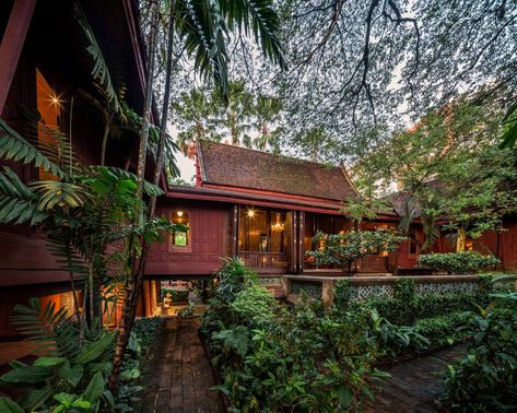 Bangkok Tourist, Jim Thompson House, Thai Decor, Museum Hotel, Thai House, Jim Thompson, Artist House, Destination Voyage, House Restaurant