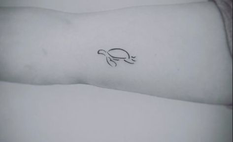 Fineline Turtle Tattoo, Small Turtle Tattoo Minimalist, Minimal Sea Turtle Tattoo, Turtle Tattoo Minimalist, Tiny Turtle Tattoo Simple, Simple Line Turtle Tattoo, Small Simple Sea Turtle Tattoo, Roots Tattoo, Sea Turtle Tattoo