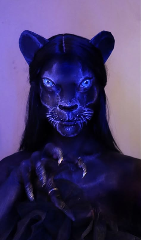 Panther Makeup Halloween, Feline Makeup, Sloth Makeup, Black Panther Inspired Makeup, Animal Makeup Halloween, Panther Makeup, Black Panther Makeup, Jaguar Makeup, Black Cat Face Paint