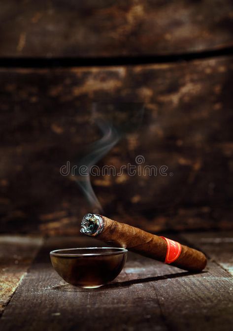 Cuban Cigars Art, Premium Cigars, Cuban Cigars, Cigars And Whiskey, Graphic Design Lessons, Creative Instagram Photo Ideas, Photography Camera, Branding Photoshoot, Background Pictures