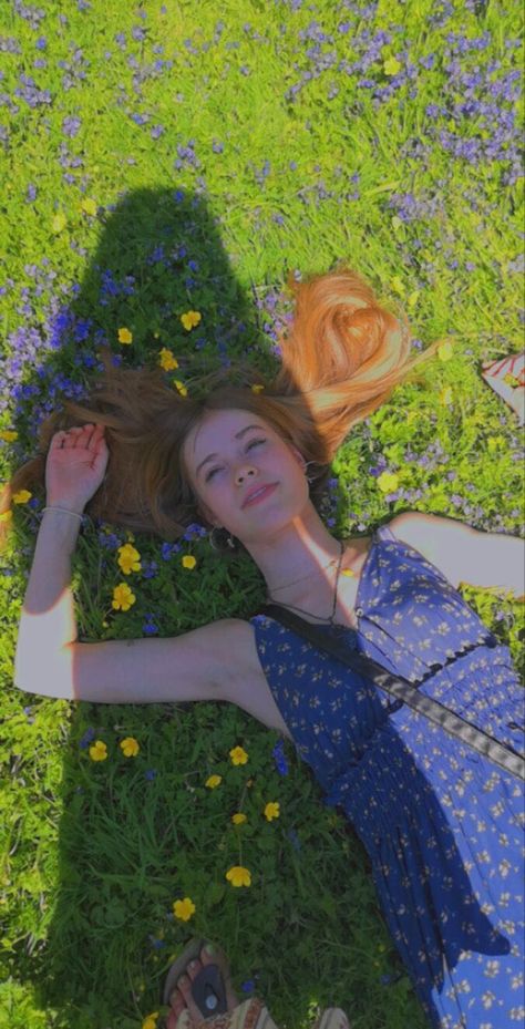 Person Laying On Grass Drawing, Person Laying In Flower Field, Person In Flower Field, Laying In Grass Reference, Laying Poses Drawing, Person Laying Down Drawing, Laying In Grass Drawing, Person Laying Down Reference, Laying In A Field