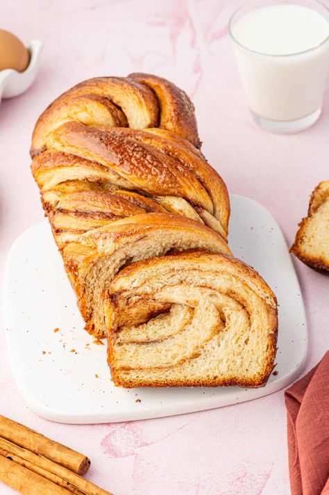 Cinnamon Babka Cinnamon Babka Recipe, Cinnamon Babka, Babka Bread, Fluffy Bread, Gluten Free Cookbooks, Babka Recipe, Chocolate Babka, Fig Jam, Cinnamon Swirl