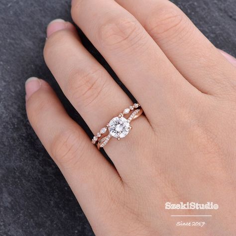 7mm Round Moissanite Engagement Ring Set Rose Gold Moissanite - Etsy New Zealand Twist Engagement Rings With Wedding Band, Circular Engagement Rings, Round Engagement Ring Set, Rose Gold Engagement Ring Simple, Twisted Band Engagement Ring, Rose Gold Ring Set, Round Moissanite Engagement Ring, Engagement Rings Twisted, Moissanite Engagement Ring Set