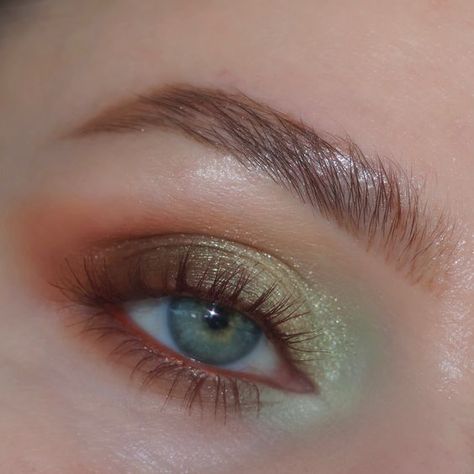 🥑 @colourpopcosmetics crème gel liner in get paid (PR), sage the day palette @charlottetilbury dream pop mascara @judydoll_official brow pen 🏷️ #cppartner #eyeshadow #makeupinspo #greenmakeup #stpatricksdaymakeup #eyeshadowlook 🔍 colourpop sage the day eyeshadow inspo st patrick��’s day makeup ideas green eye makeup Colourpop Sage The Day, Sage The Day Colourpop Looks, Douyin Blush Trend, Douyin Blush, Makeup Ideas Green, Korean Blush, Western Makeup, Wedding Makeup For Blue Eyes, Green Eye Makeup