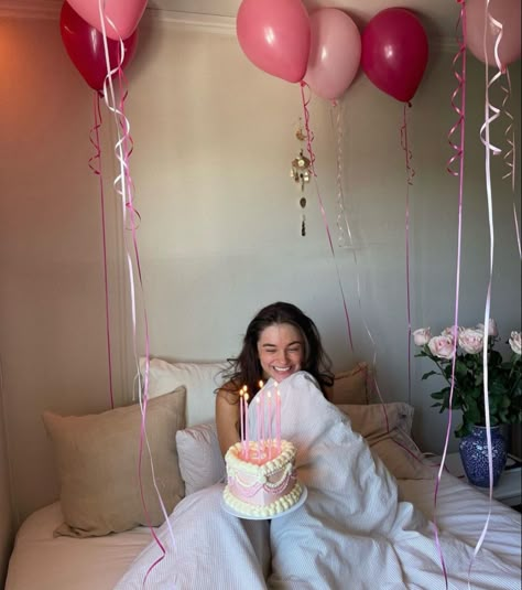 Birthday Wishes Princess, Birthday Selfie, Birthday Morning, Sweet Sixteen Birthday Party Ideas, 16th Birthday Decorations, Cute Birthday Pictures, 21st Birthday Photoshoot, Cute Birthday Ideas, Birthday Babe