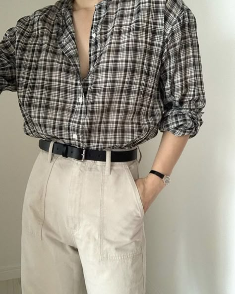 Korean Male Casual Outfit, Aesthetic Guy Outfits, Flannel Outfits Men, Grey Pants Outfit, Aesthetic Guy, Flannel Shirt Outfit, Black Outfit Men, Male Outfit, Flannel Outfits