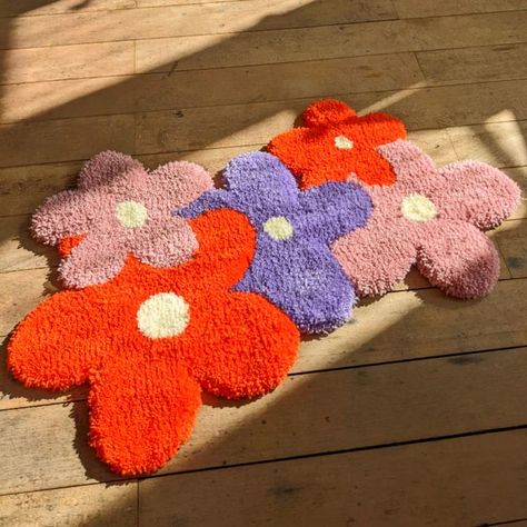 Flower Tufted Rug, Tufted Ideas, Tufting Flower, Tulip Rug, Y2k Fashion Design, Flower Rugs, Flowers Rug, Tufting Diy, Diy Moss