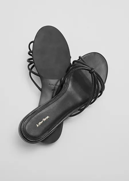 Strappy Leather Slides - Black - & Other Stories WW Black Slides Women, Chic Sandals Flat, Flats With Long Dress, Black Strap Sandals, Flat Black Sandals, Summer Shoes For Dresses, Flat Strappy Sandals, Black Summer Shoes, Classy Sandals Flats