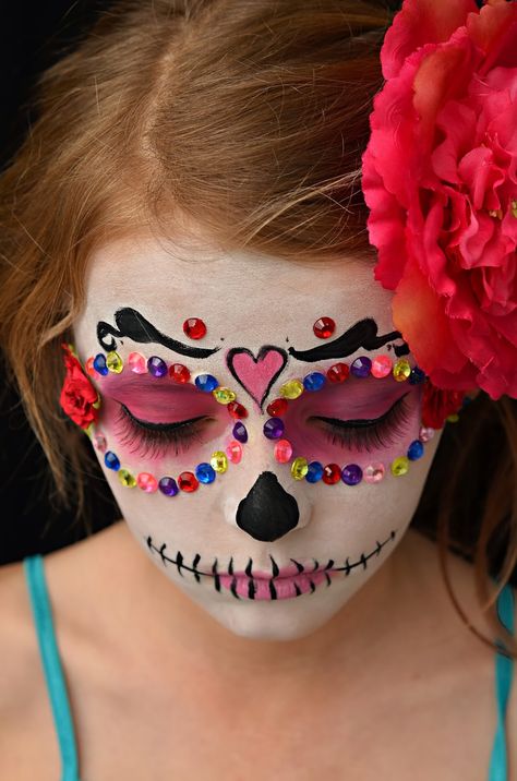 Skull Makeup Tutorial, Halloween Makeup For Kids, Halloween Makeup Sugar Skull, Skull Face Paint, Sugar Skull Costume, Best Costumes, Halloween Makeup Diy, Sugar Skull Makeup, Halloween Makeup Scary