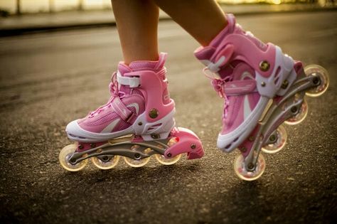 Inline Skates Aesthetic, Pink Roller Skates, Roller Skating Outfits, Baby Food Jar Crafts, Skate Aesthetic, Kids Roller Skates, Carnival Holiday, Acrylic Nails At Home, Skating Aesthetic