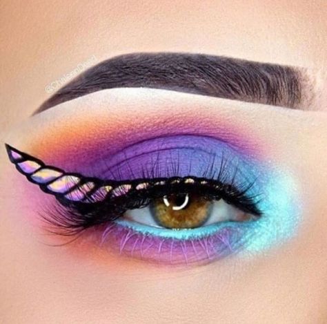 Unicorn Eye Makeup Makeup Jokes, Unicorn Makeup Halloween, Vanity Grey, Unicorn Eyes, Fantasy Make-up, Halloween Make-up Looks, Grey Makeup, Make Up Designs, Unicorn Stuff