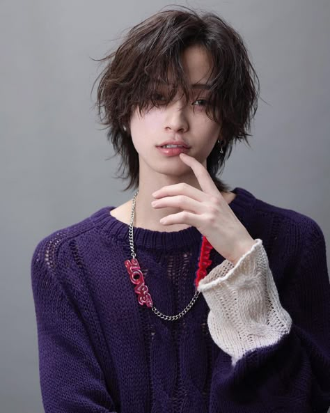 Male Longer Hairstyles, Men Aesthetic Pose, Shoulder Length Hair Masculine, Korean Haircut For Heart Shaped Face, Boy Short Haircut For Women, Middle Part Haircuts Women, Miyamura Haircut, Asian Middle Part Hair Men, Long Hair Boy Hairstyles