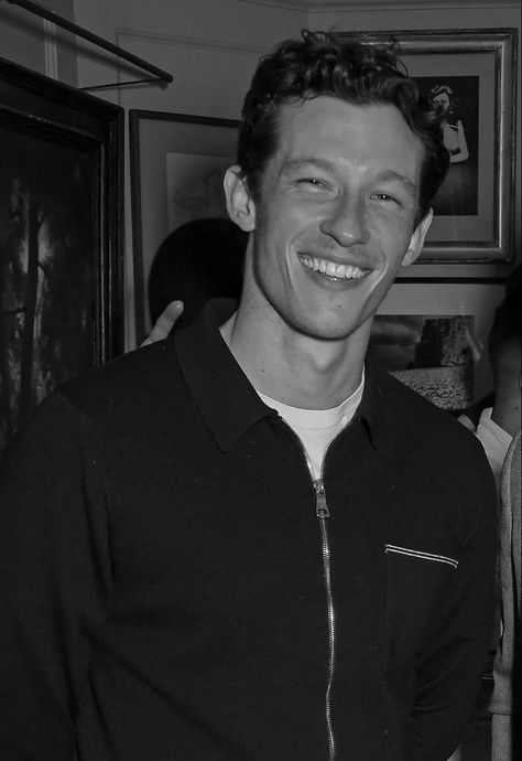 Callum Turner Black And White, Callum Turner Lockscreen, British Celebrities Men, Call Um Turner, Callum Turner Glasses, Joe Rantz Callum Turner, Hot Celebrity Actors Men, Callum Turner Blonde, Callum Turner Aesthetic