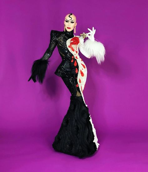 94.9k Likes, 728 Comments - Sasha Velour (@sashavelour) on Instagram: “ . Tonight’s look for hosting the @rupaulsdragrace #season10 cast reveal on @VH1. Gown by…” Sasha Velour Looks, Drag Art, Sasha Velour, Drag Queen Outfits, Ella Enchanted, Rupaul Drag Queen, Drag King, Queen Makeup, Races Fashion