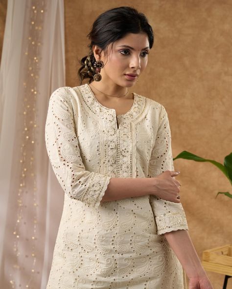 This exclusive embroidered hakoba kurta comes with the option of a pant for a complete, stylish outfit. Made with high-quality materials and intricate embroidery, it is perfect for any occasion. Elevate your wardrobe with this unique piece. #sujatra #sujatraglobal #sujatrakurtis #embroideredkurta #embroidery #hakoba #hakobakurta #bellbottom #kurtapantset #fresharrivals Red Kurta, Kurta With Pants, Intricate Embroidery, Stylish Outfit, Bell Bottoms, Unique Pieces, Stylish Outfits, Embroidery, Wardrobe