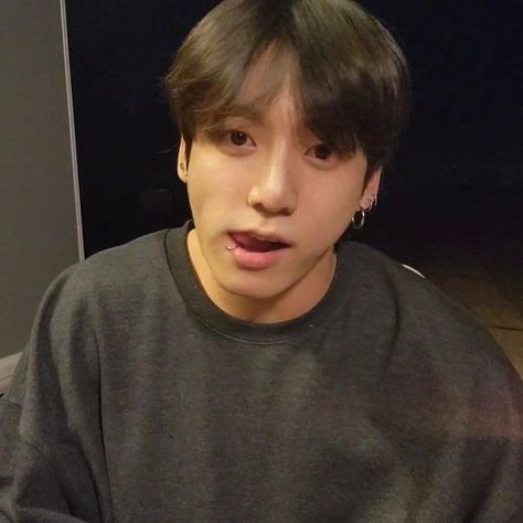 Jungkook Vlive, Jungkook Live, Im Weak, I Can Do It, Bts Face, Korean Pop, Pop Music, Music Bands, Bts Jungkook