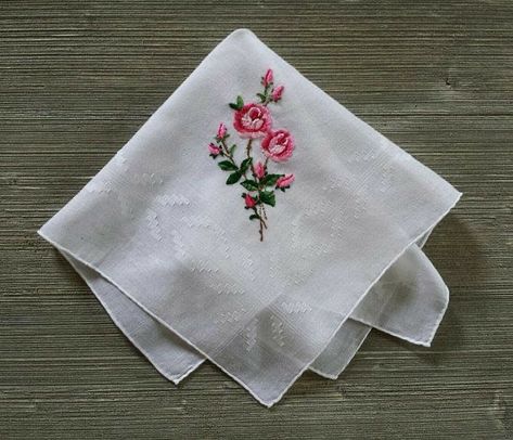 Ancient Accessories, Pink Roses Bouquet, Handkerchief Embroidery, Embroidered Hankies, Embroidered Pillows, Pink Rose Bouquet, Color Drawing Art, Heart Iphone Wallpaper, Vintage Handkerchief