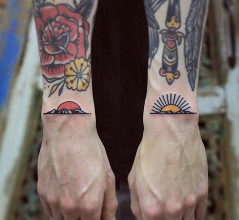 People With Tattoos, Sunset Tattoos, Traditional Tattoo Sleeve, Geniale Tattoos, Old School Tattoo Designs, Tattoo Girls, Tatuaje A Color, E Tattoo, Traditional Tattoos