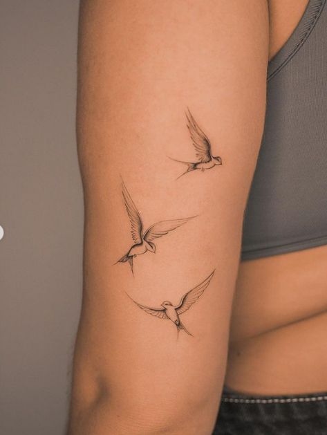 Fine Line Swallow Tattoo, Delicate Bird Tattoo, 3 Little Birds Tattoo, Golondrinas Tattoo, Free Bird Tattoo, Bird Tattoos For Women, Vogel Tattoo, Bird Tattoo Wrist, Swallow Tattoo