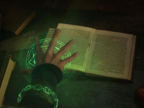 Ragnor Fell, Doctor Stranger Movie, Marvel Wall, Picture Of Doctor, Doctor Strange Marvel, Green Magic, Dark Green Aesthetic, Marvel Photo, Magic Aesthetic