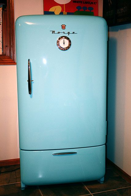 Antique Fridge, Old Fridge, Paint Refrigerator, Vintage Fridge, Vintage Refrigerator, Refrigerator Brands, Retro Appliances, Vintage Stoves, Fridge Shelves