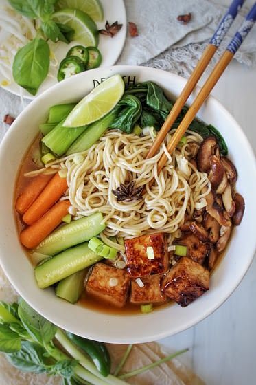 Tofu Pho, Rice Ramen Noodles, Veggie Pho, Vegan Pho Recipe, Seared Tofu, Vegan Vietnamese, Vegan Moussaka, Vegan Pho, Pho Broth