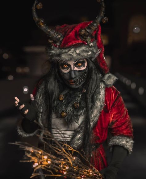 Krampus Halloween Costume, Scary Elf Costume, Female Krampus Cosplay, Scary Christmas Costume, Evil Elf Costume, Creepy Christmas Aesthetic, Evil Christmas Elf, Krampus Outfit, Krampus Photoshoot