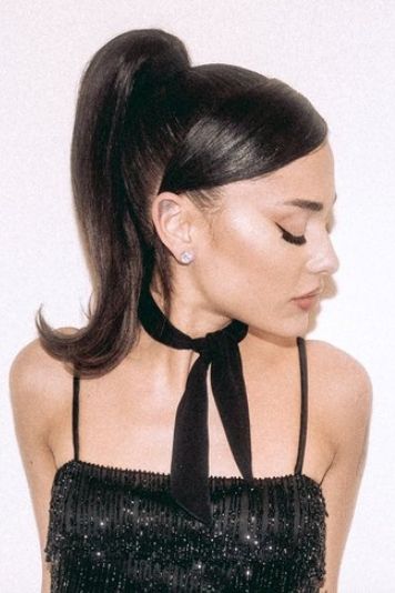 Ariana Grande's Hairstyles & Hair Colors | Steal Her Style Ariana Grande Hairstyles, Ariana Grande Ponytail, Wedding Ponytail, Holiday Party Hair, Ariana Grande Hair, Ariana Grande Outfits, Steal Her Style, Clothes Outfits, Pop Singers