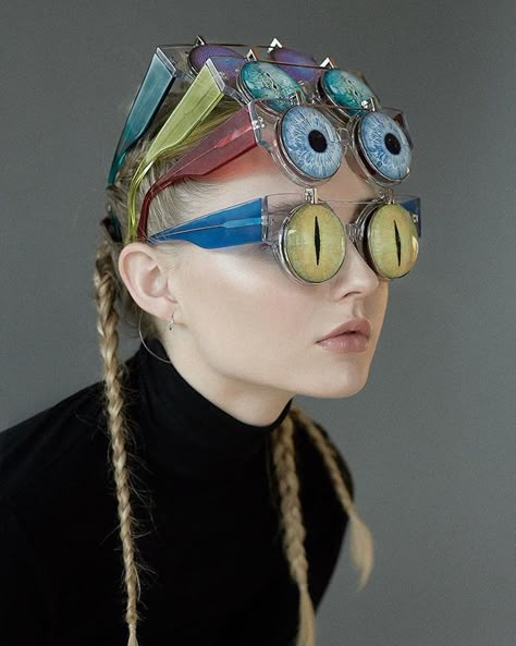 On the Darker Side: 35 Extravagant and Weird Sunglasses, фото № 6 نظارات شمسية, Weird Fashion, Trik Fotografi, Costume Design, Music Festival, Goggles, Character Inspiration, A Woman, Art Inspiration