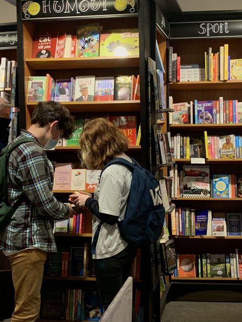 Bookstore Date Aesthetic Couple, Study Partner Aesthetic, Couples Studying Together, Bookshop Date, Reading Date, Diy Bookshelf, Lovers Design, I Want Love, Girl Reading Book