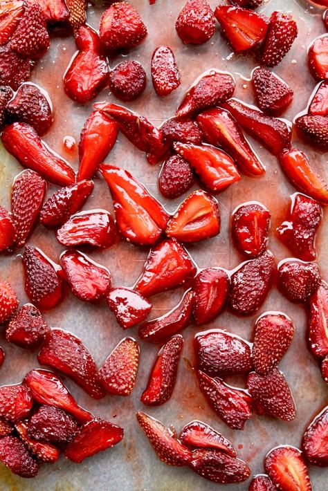 Honey Roasted Strawberries, Honey And Strawberries, Goldenberry Recipes, Roasted Berries, Roasted Fruit, Thyme Seasoning, Honey Dessert, Granola Parfait, Roasted Strawberries