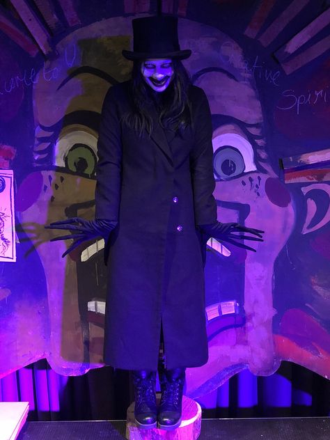 Babadook Costume, Mundane Halloween, Lowkey Rapper, The Babadook, Creepy Halloween Costumes, Halloween 2024, Creepy Halloween, People Online, Nailed It