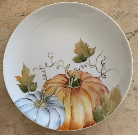 Autumn Pottery Painting, Ceramic Sun, Fall Art Projects, Halloween Painting, China Painting, Porcelain Art, Pottery Plates, Flower Art Painting, Pottery Designs