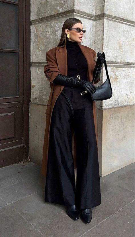 Women Overcoat Outfits, Dark Academia Classy Outfit, Navy Blue Office Outfit, Orient Express Outfit, Winter Outfit Women Classy, Elegant Classy Woman, Italian Rich Aesthetic, Brooklyn Aesthetic Outfit, Non Outfits