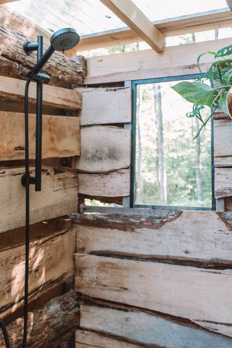 Off Grid Bath House, Off Grid Shower House, Off Grid Bathroom, Eco Buildings, Spa Like Bathroom, Outdoor Bathroom, Wood Scraps, Outdoor Spa, Outdoor Bathrooms