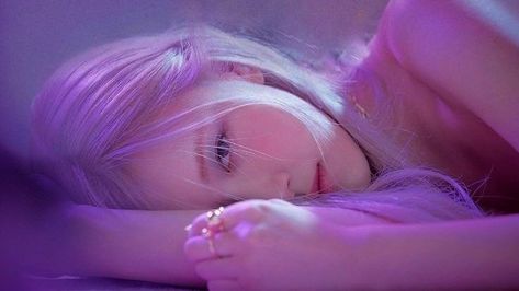 rosé pics on Twitter: "Her range is INSANE… " Aesthetic Park, Blackpink Rosé Icons, Icons Blackpink, Aesthetic Blackpink, Rose Aesthetic, Wallpaper Notebook, Blackpink Aesthetic, Rosé Aesthetic, Park Rosé