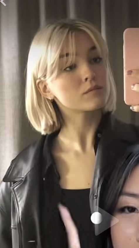 Straight Across Bob With Curtain Bangs, Short Haircut Ideas With Curtain Bangs, Short Hair Bob Curtain Bangs, Bangs For Short Straight Hair, Shirt Haircuts With Bangs, Straight Hair Short Curtain Bangs, Curtain Bangs Short Hair Straight Blonde, Short Haircut Curtain Bangs Straight, Short Length Hair With Curtain Bangs