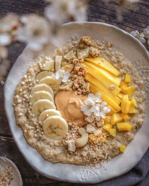 Mango Coconut Oatmeal, Mango Oatmeal, Bariatric Meals, Mango Slices, Coconut Oatmeal, Ripe Mango, Breakfast Bowl, Bariatric Recipes, Breakfast Bowls