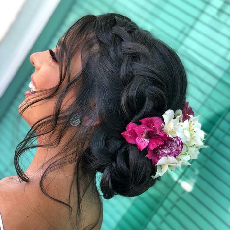 Mexican Wedding Hairstyles Updo, Bridesmaid Flower In Hair, Mexican Bride Hairstyle, Mexican Updo Hairstyles, Mexican Hairstyles With Flowers, Mexican Hairstyles For Women, Updo With Flowers, Flower Updo, Mexican Hair