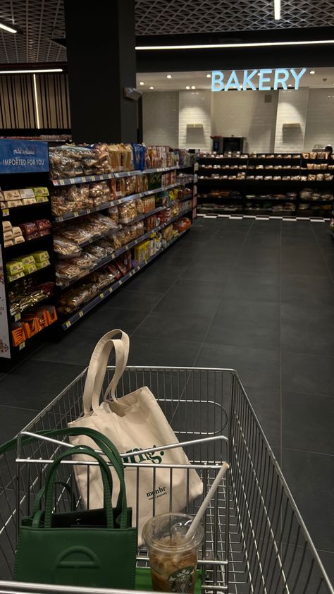 Shopping Aesthetic Grocery, Grocery Cart Aesthetic, Food Shopping Aesthetic, Mercado Aesthetic, Aesthetic Grocery Shopping, Groceries Aesthetic, Grocery Shopping Aesthetic, Grocery Store Aesthetic, Grocery Aesthetic