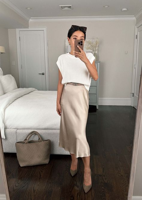 affordable silk slip skirt work outfit // cream + champagne business attire Slip Skirt Outfit, Fall Skirt Outfits, Outfit Cream, Silk Skirt Outfit, Silk Slip Skirt, Satin Skirt Outfit, Outfit Elegantes, Fall Skirt, Skirt Outfits Fall