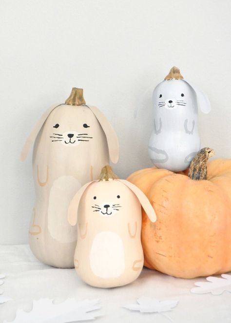 Butternut squash bunnies! Turn produce from Mr. McGregor’s garden into a fun and adorable rabbit craft for kids! Pumpkin Animals Ideas, Squash Decorating Ideas, Rabbit Pumpkin Carving, Tall Pumpkin Painting Ideas, Bunny Pumpkin Carving, Pumpkin Decorations Diy, Rabbit Pumpkin, Kids Pumpkin Carving, Pumpkin Bunny