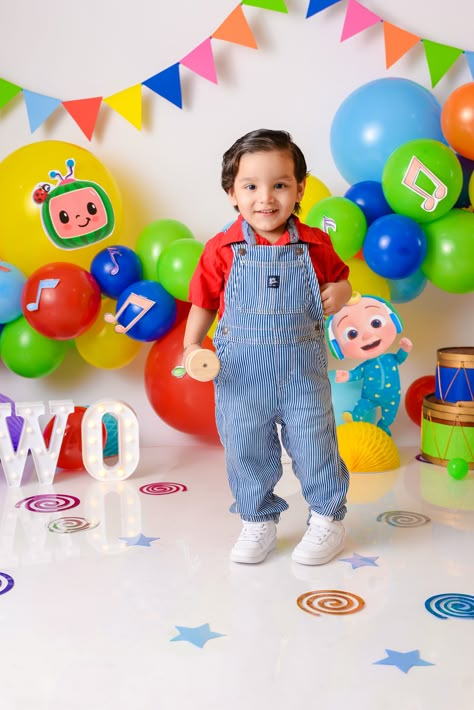 Cocomelon Outfit For Mom, Coco Melon Photoshoot, Cocomelon Photoshoot Ideas, Cocomelon Photoshoot, Cocomelon Party Ideas For Boy, Cocomelon Birthday Outfit, Cocomelon 2, Cocomelon Birthday Theme, 2nd Birthday Cake Boy