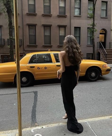 Charlotte York, Nyc Lifestyle, New York City Aesthetic, Yellow Taxi, Empire State Of Mind, Nyc Girl, Nyc Life, Red Nail Polish, New York Aesthetic