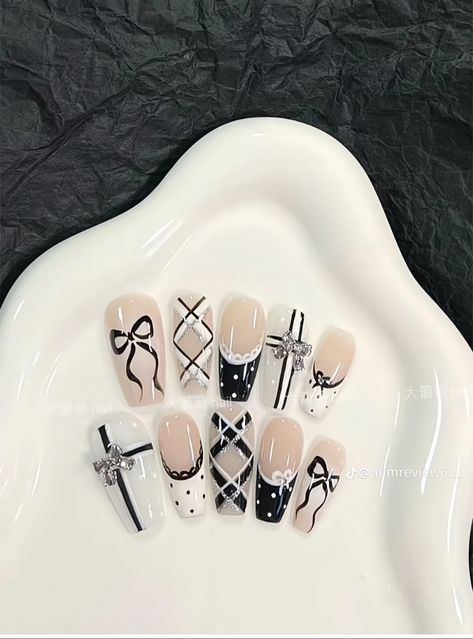 Black Nails W White Design, Nail Ideas Black And White, Black And White Nails Designs, Black And White Nail Designs, Black And White Nails, White Nail Designs, Soft Nails, Nails Designs, Black Nails