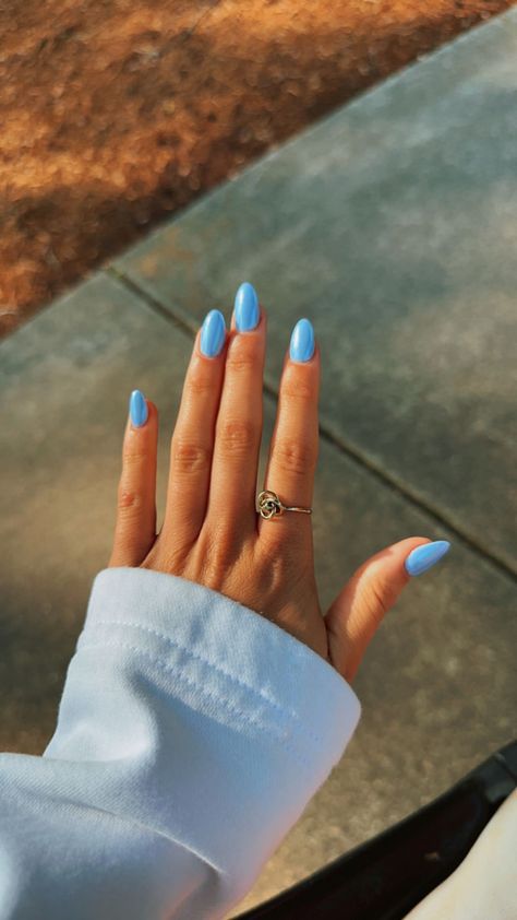 Simple Almond Nails Summer Solid Color, Easter Nails Blue, Carribean Blue Nails, Cute Solid Nails, Bright Light Blue Nails, Torquise Blue Color Nails, Pool Blue Nails, Bright Blue Chrome Nails, Bright Blue Almond Nails