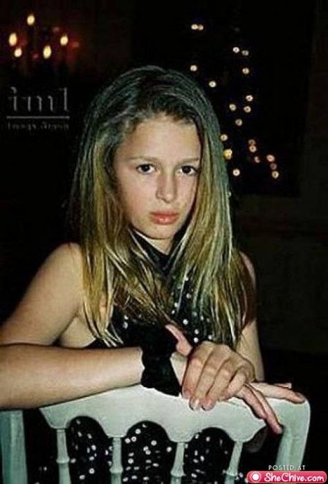 Paris Hilton Celebrity Yearbook, Famous Kids, Celebrity Baby, Hilton Hotels, Young Celebrities, Photos Of Celebrities, Childhood Photos, Stars Then And Now, Celebrity Babies