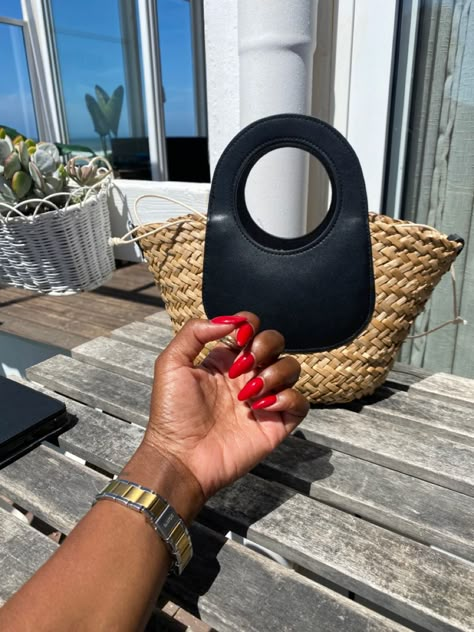 Bright Red Nails On Brown Skin, Summer Nails 2024 Black Women, Red Short Nails Black Women, Black Women Red Nails, Almond Nails For Black Women, Nail Color For Summer 2024, Red Nails On Black Women, Red Almond Acrylic Nails, Red Nails Black Women