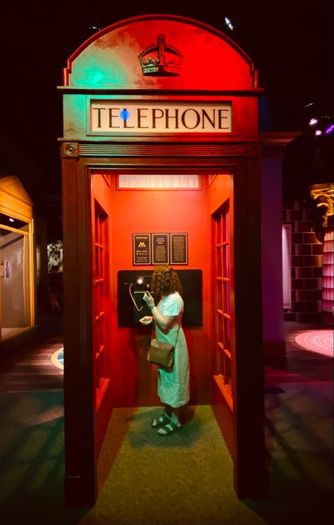 Lobby Inspiration, Public Telephone, Ib Art, Antique Phone, Telephone Box, Telephone Booth, Phone Booth, Old Phone, Pay Phone