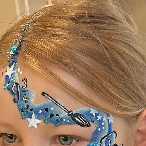 Lydia Herrmann on Instagram: "Otj Harry Potter Fanart - this design was inspired by my amazing friend @linneanovak 🥰🥰🥰 ⚡️✨💙⚡️✨💙⚡️✨💙⚡️✨💙⚡️✨💙⚡️ #facepainting  #facepaint  #facepainter  #facepaintingkids  #facepaintcom  #facepaintshare  #facepaintshop  #fabatv #fusionbodyart  #featuremyfacepaint  #globalcolours  #shareyourfacepaint  #schminkaktionen  #sillyfarm  #snazaroo  #superstarmakeup  #lydiaherrmann  #kryvaline  #krazefx  #professionalfacepainter  #mehronmakeup  #harrypotterfacepaint  #harrypotterfanart  #otjfacepainting  #jestpaint" Harry Potter Face Paint, Maquillage Harry Potter, Harry Potter Fanart, Harry Potter Face, Potter Fanart, Mehron Makeup, Festa Harry Potter, Star Makeup, Harry Potter Fan Art